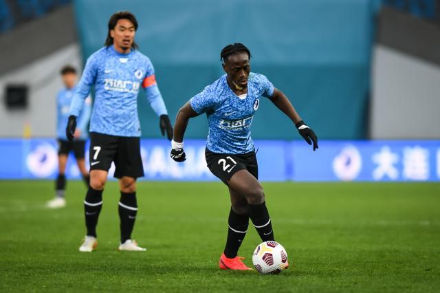 球探官网-轻敌？大连人全华班首发葬送3分 半场纠错难改局势