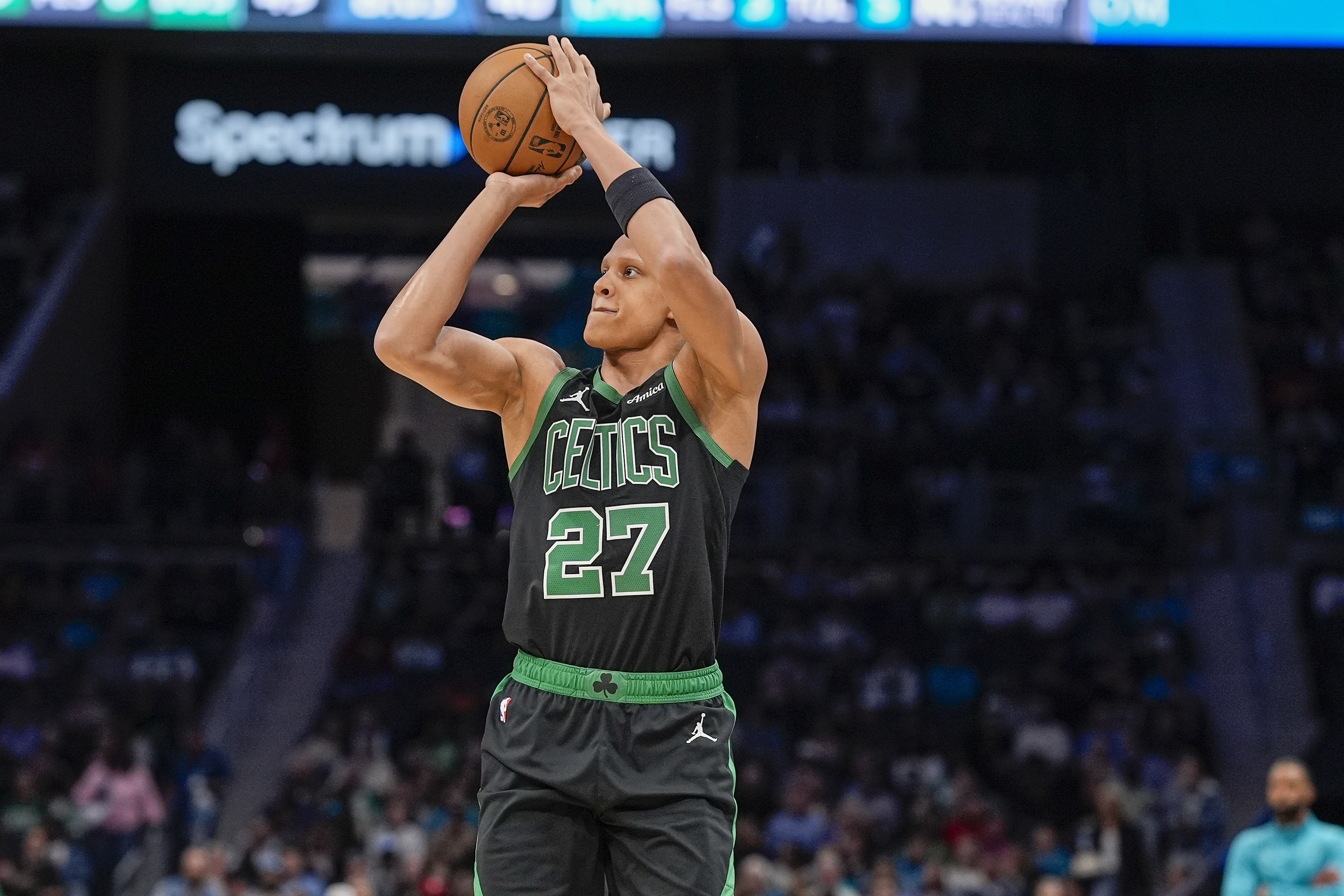 足球比分-杰伦·布朗：我们季后赛时需要沃尔什 会督促他一直保持专注